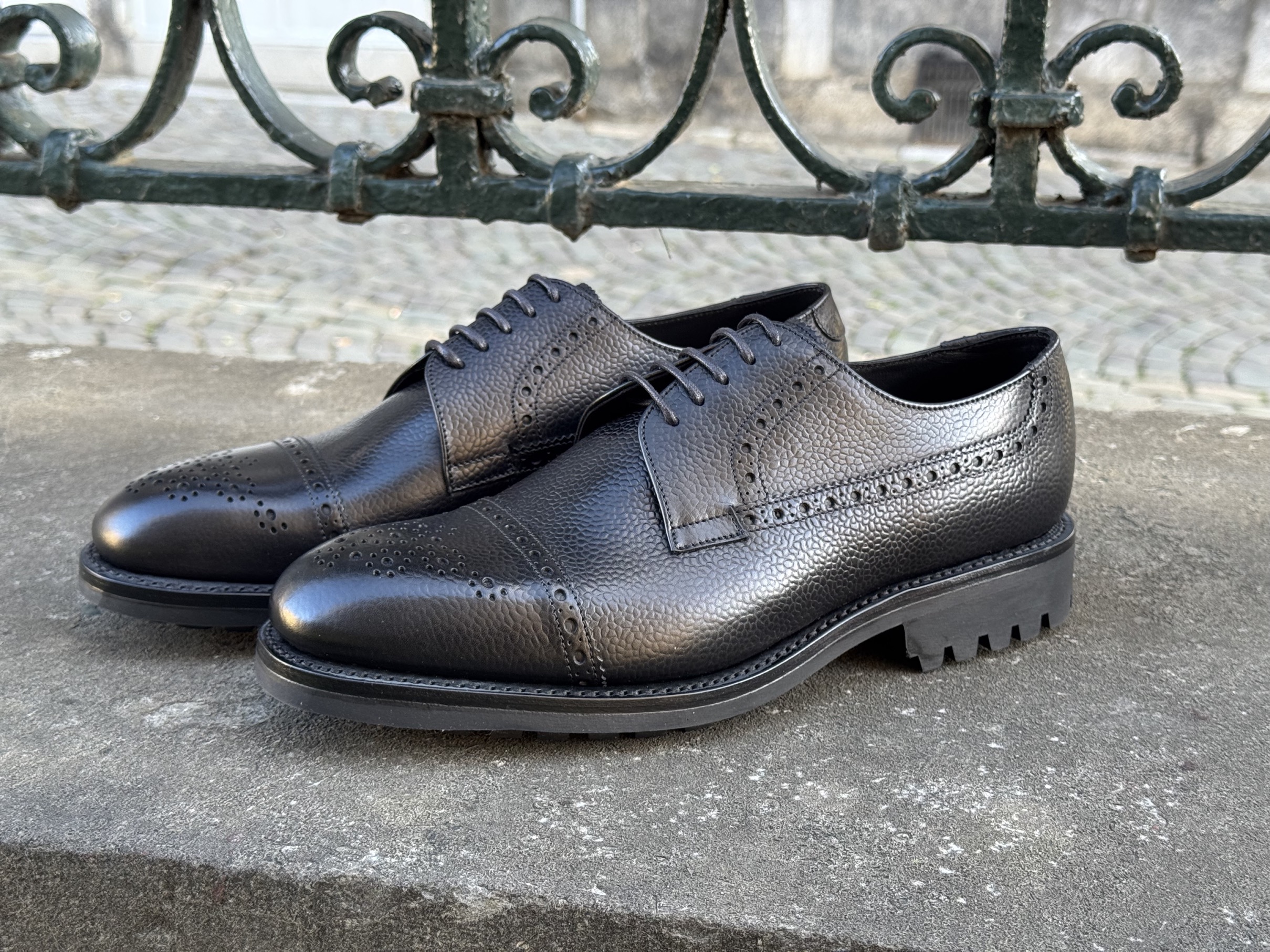 Loake Derby Commando Black Grain