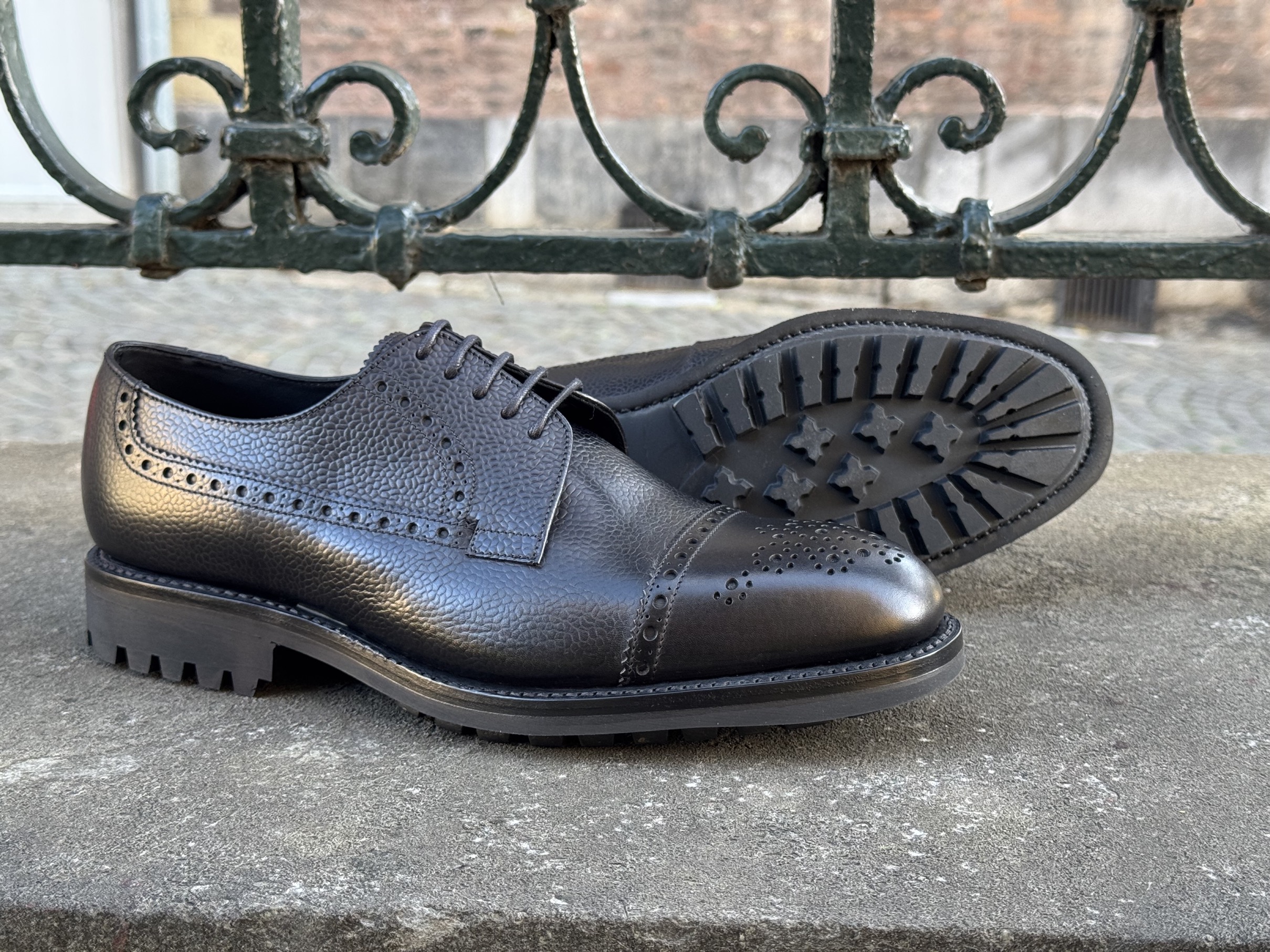 Loake Derby Commando Black Grain